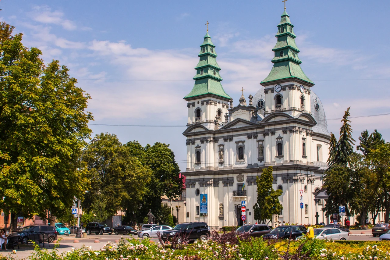 Розклад богослужінь катедра Тернопіль: повний гід 2026